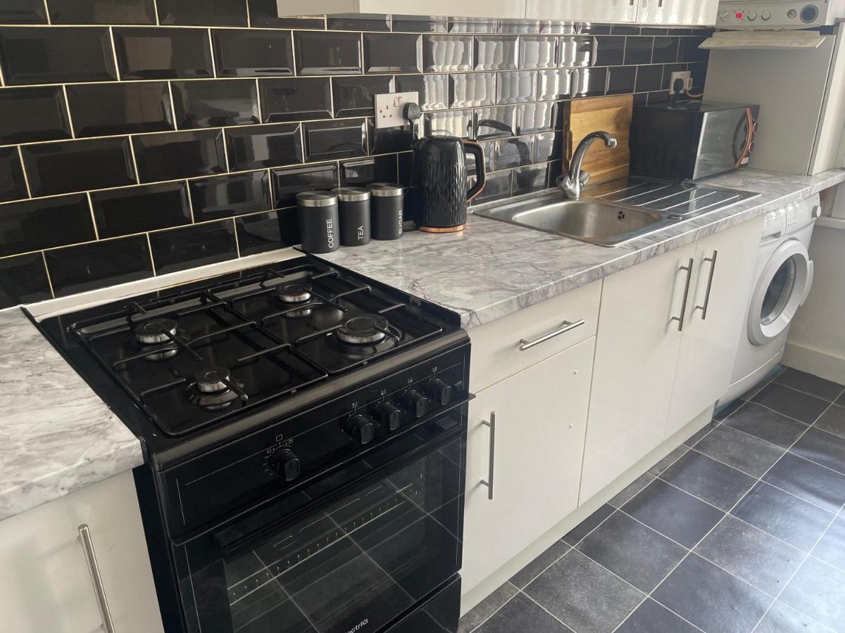 Wizards Corner Spacious 3 Bed Near Watford Junction ภายนอก รูปภาพ